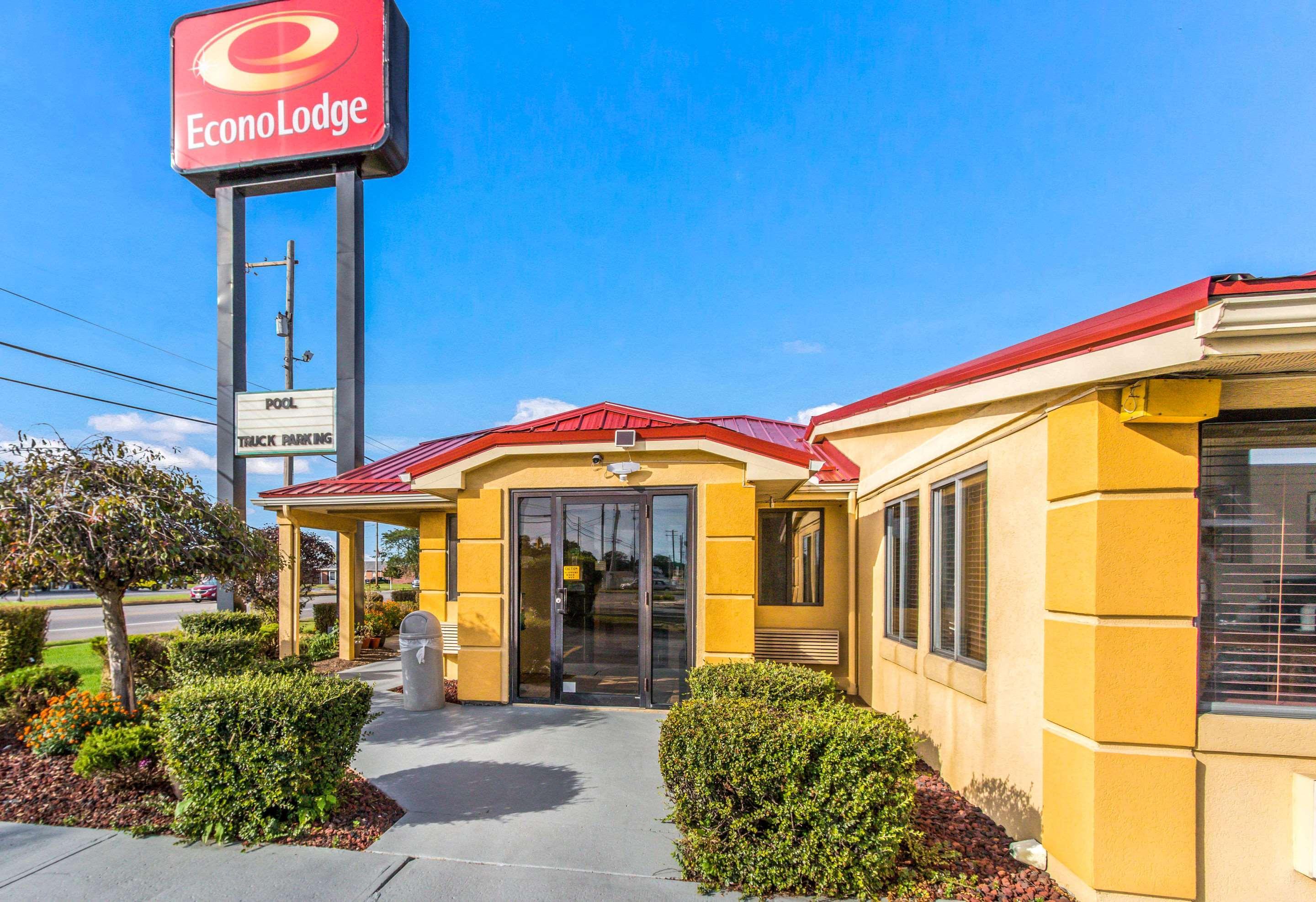 Econo Lodge Norwalk Exterior photo