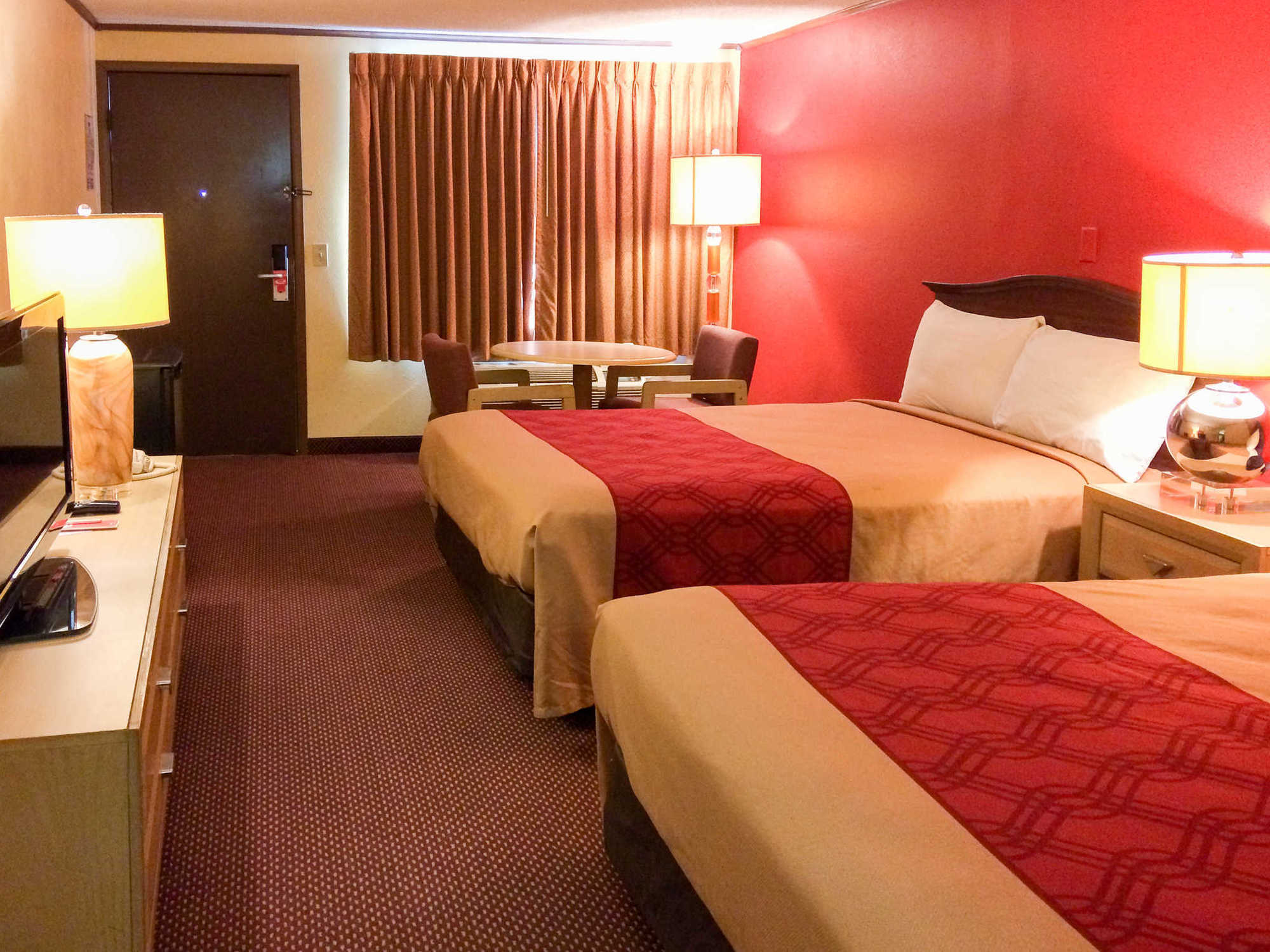 Econo Lodge Norwalk Room photo